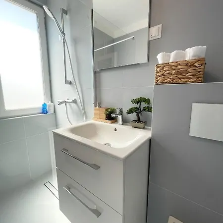 Buddha's Apartment *